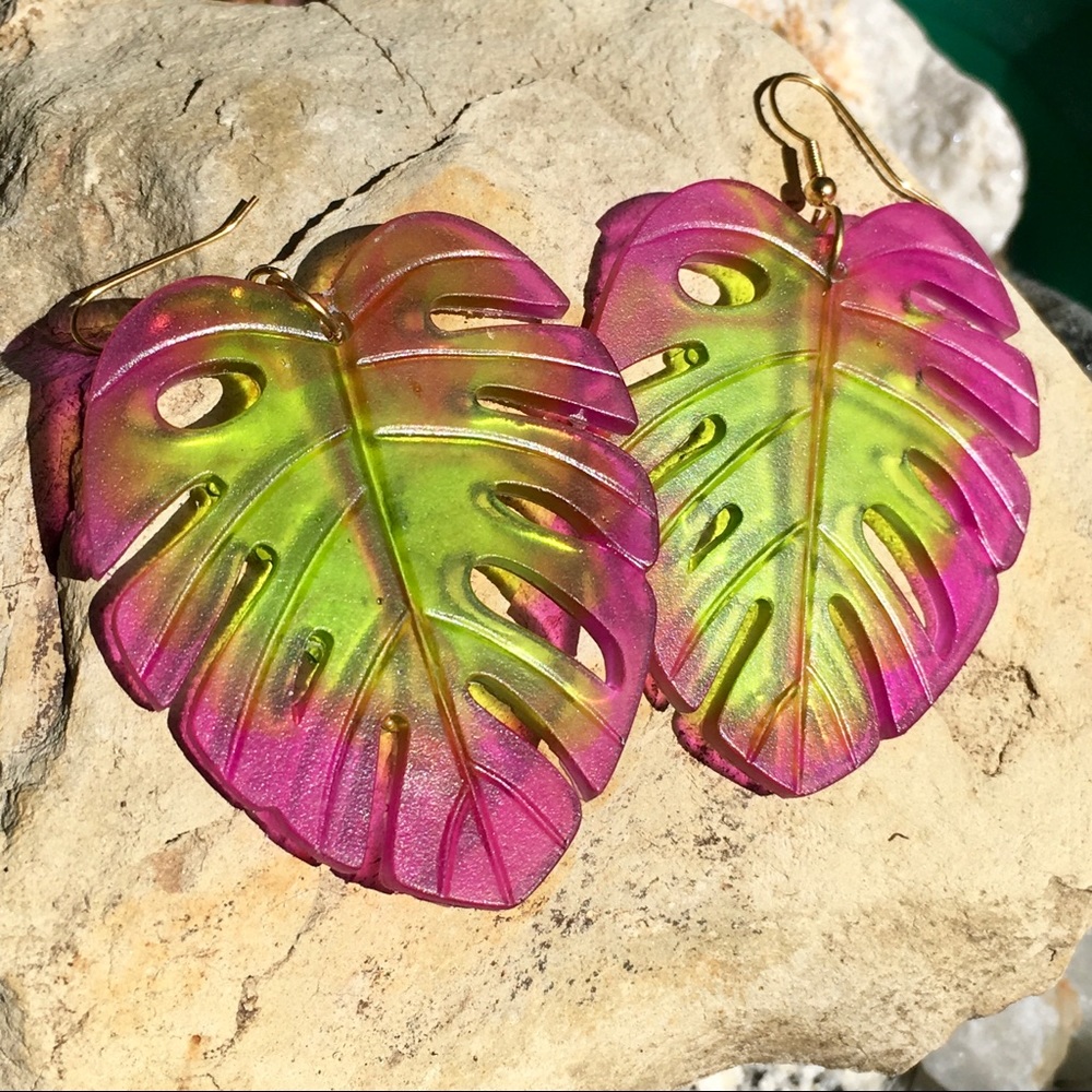 Tropical leaf earring-magenta